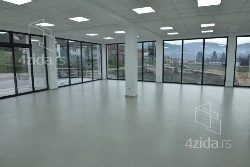 Poslovna zgrada | 4zida