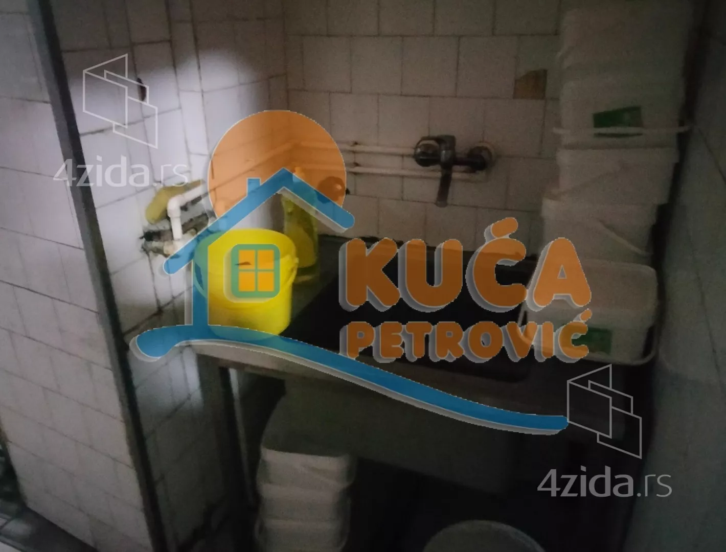 Lokal | 4zida