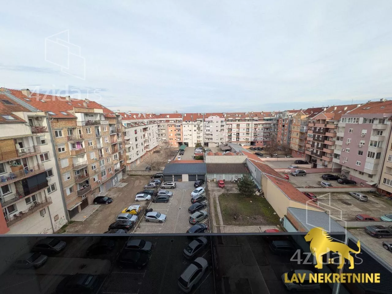 Jednoiposoban stan | 4zida