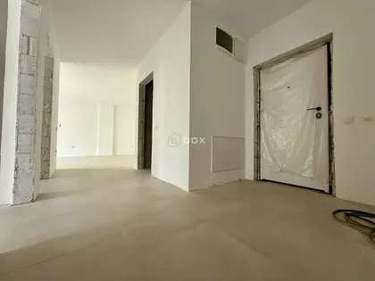 Crveni Pevac | 4zida.rs
