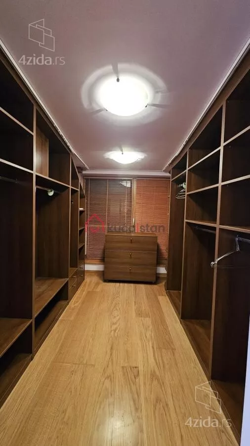 Sedmosoban stan | 4zida