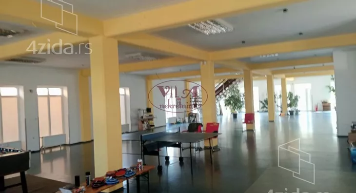 Poslovna zgrada | 4zida