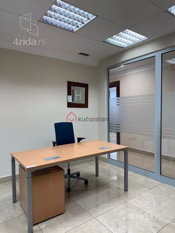 Poslovna zgrada | 4zida