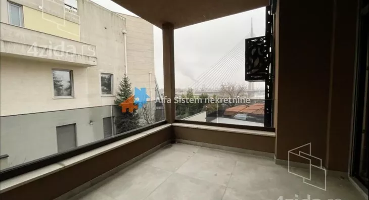 Poslovna zgrada | 4zida