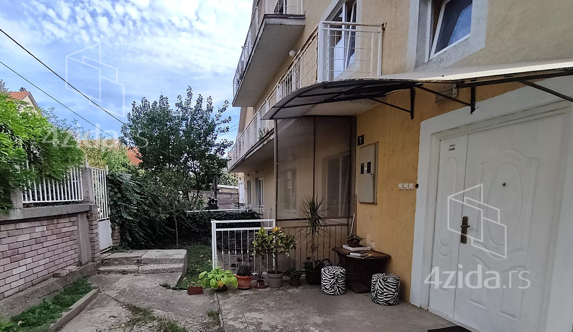 Troiposoban stan | 4zida