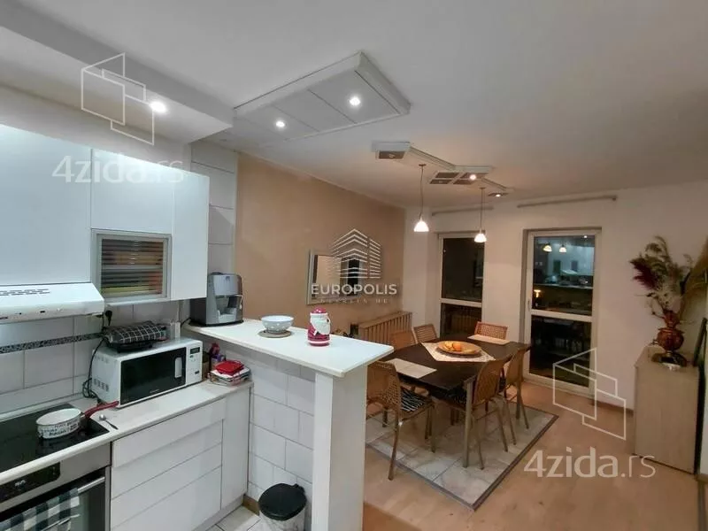 Četvoroiposoban stan | 4zida