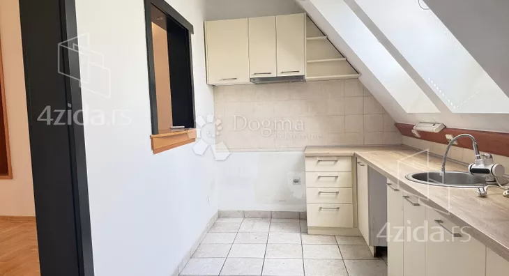 Šestosoban stan | 4zida