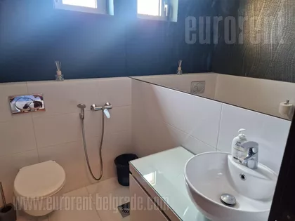 CRVENI KRST | 4zida.rs