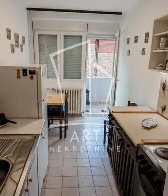 Šestosoban stan | 4zida