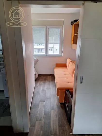 Crveni Pevac | 4zida.rs