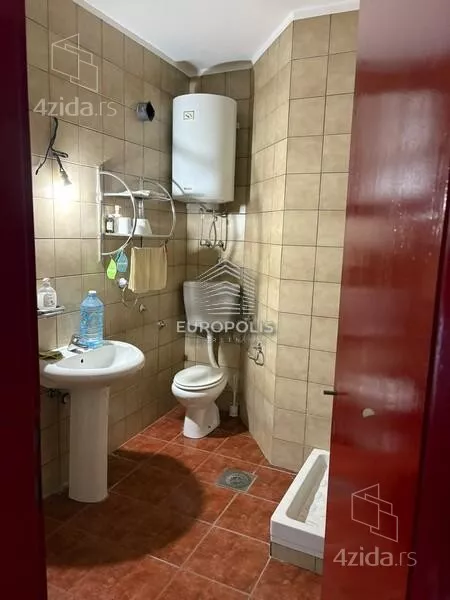 Šestosoban stan | 4zida