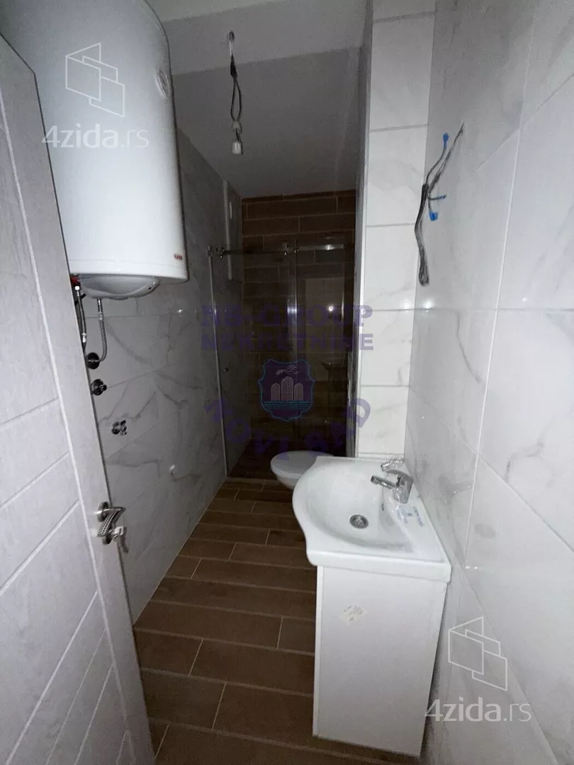 Šestosoban stan | 4zida