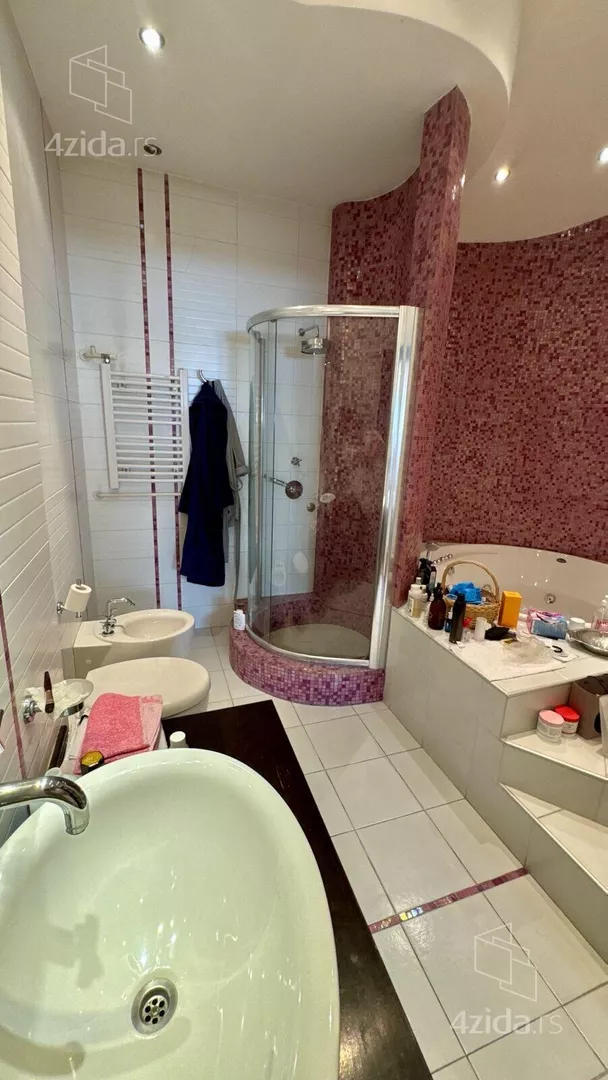 Petoiposoban stan | 4zida