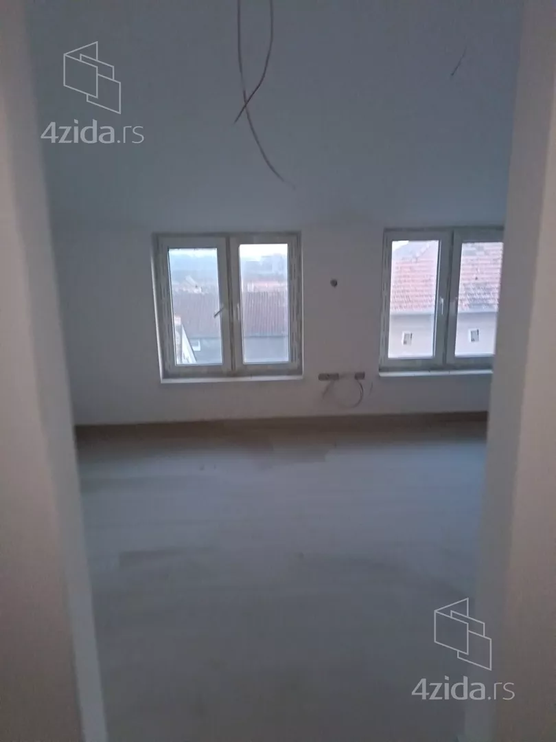 Poslovna zgrada | 4zida