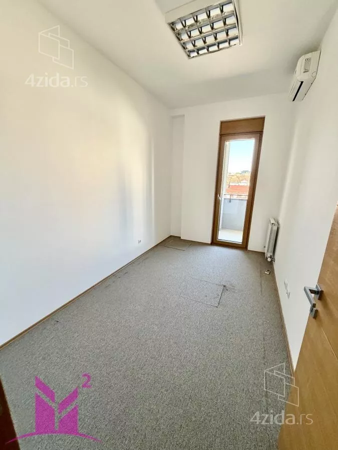 Sedmosoban stan | 4zida