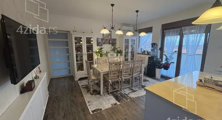 Petosoban stan | 4zida