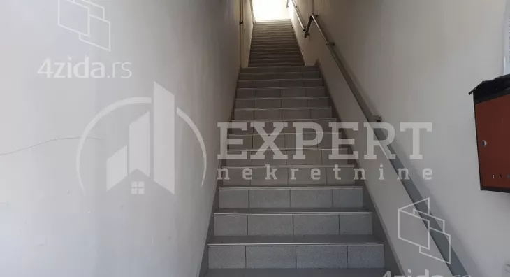 Lokal | 4zida