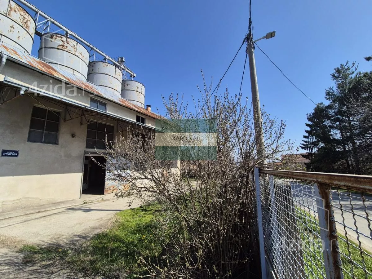 Poslovna zgrada | 4zida