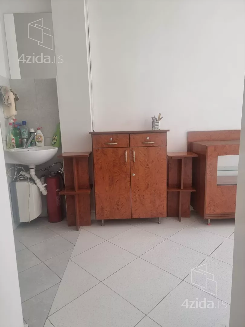 Lokal | 4zida