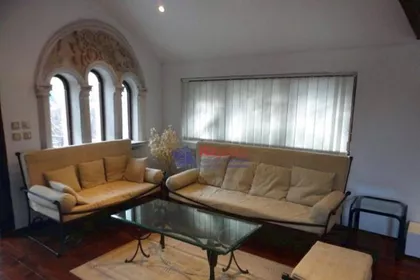 kod Francuske škole | 4zida.rs