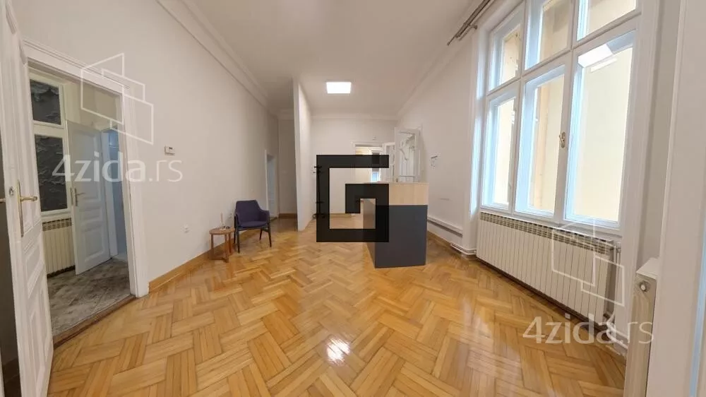 Šestoiposoban stan | 4zida