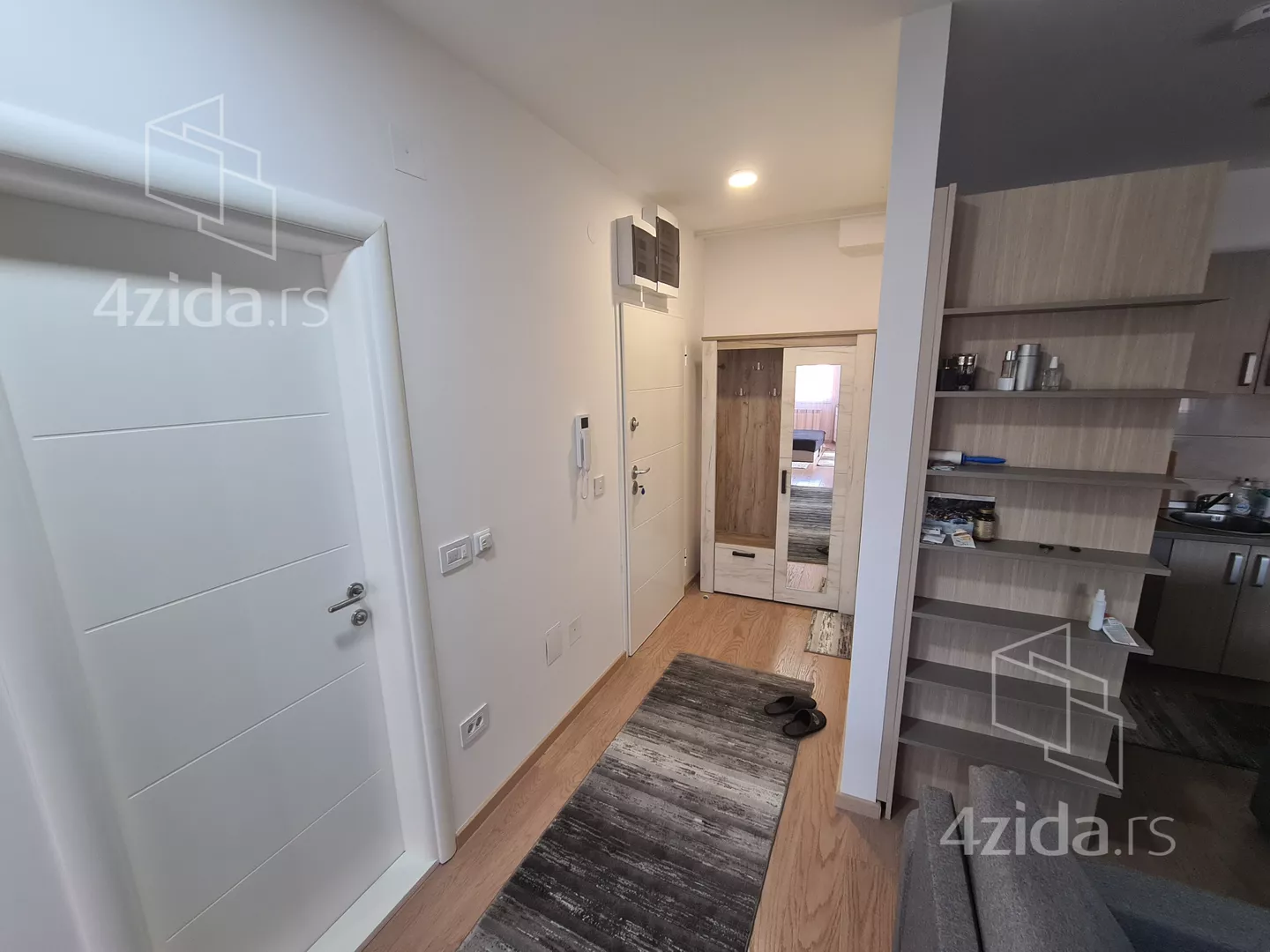 Troiposoban stan | 4zida