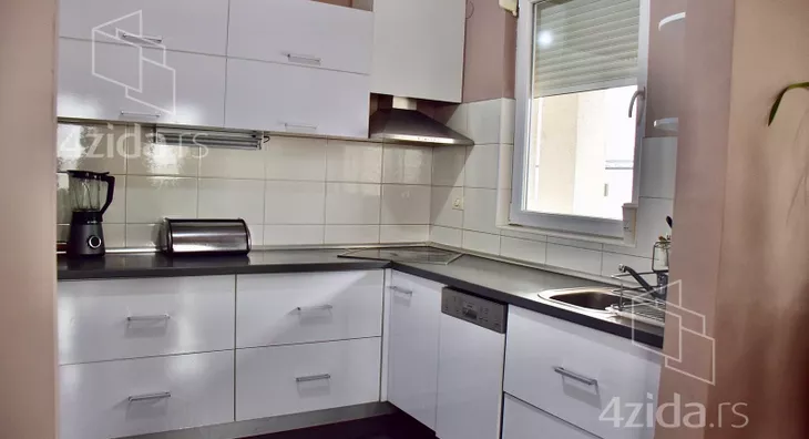 Četvoroiposoban stan | 4zida