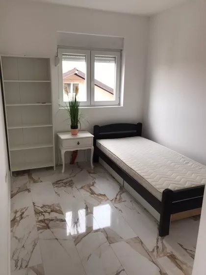 Rene Magrita 11 | 4zida.rs