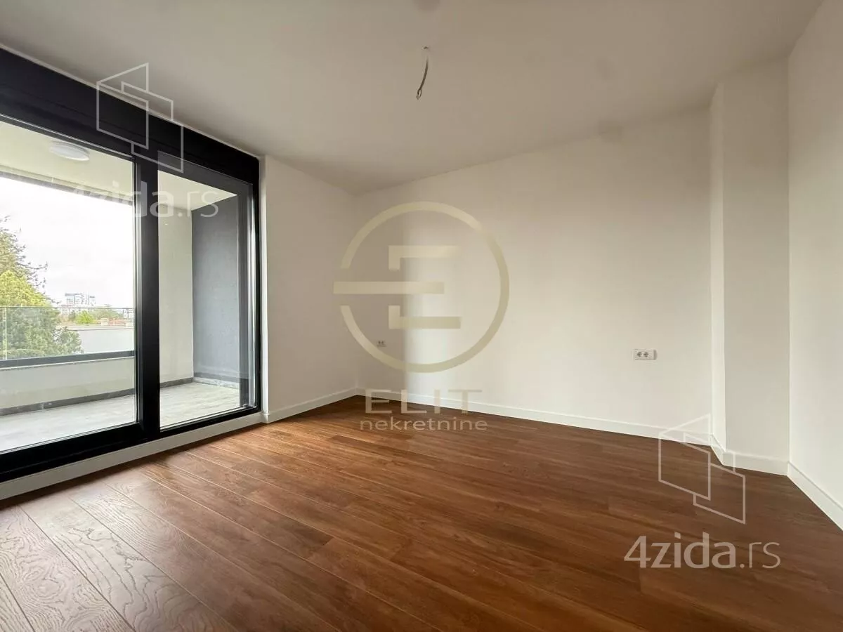 Šestosoban stan | 4zida