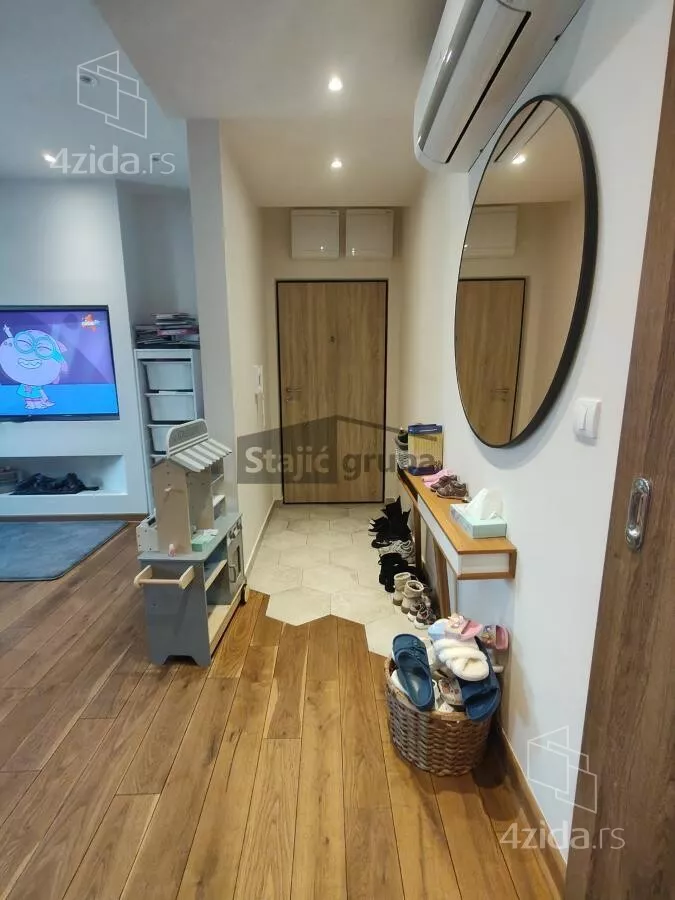 Dvoiposoban stan | 4zida