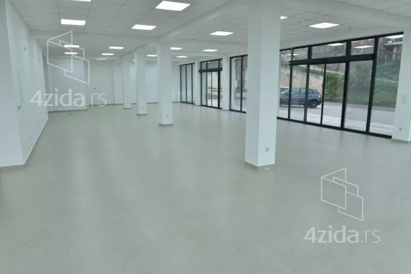 Poslovna zgrada | 4zida