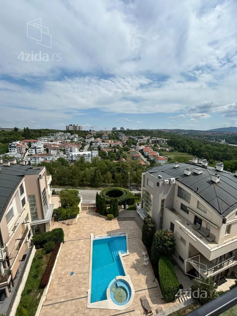 Šestoiposoban stan | 4zida