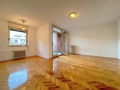 Vukov Spomenik | 4zida.rs