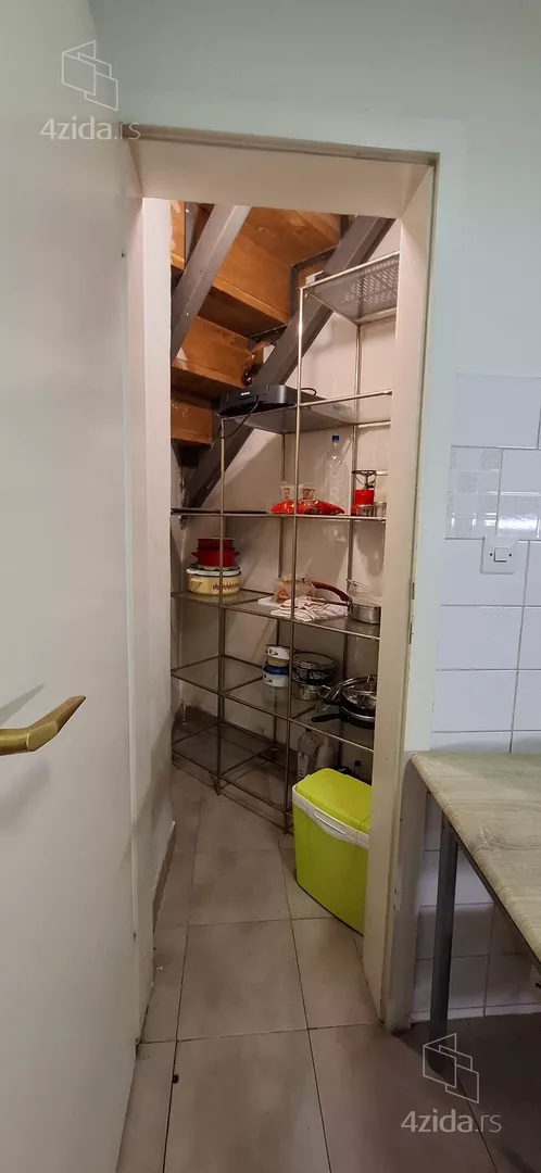 Četvoroiposoban stan | 4zida