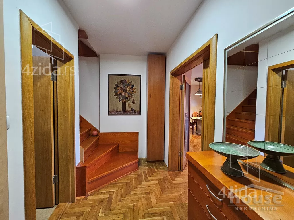 Petosoban stan | 4zida