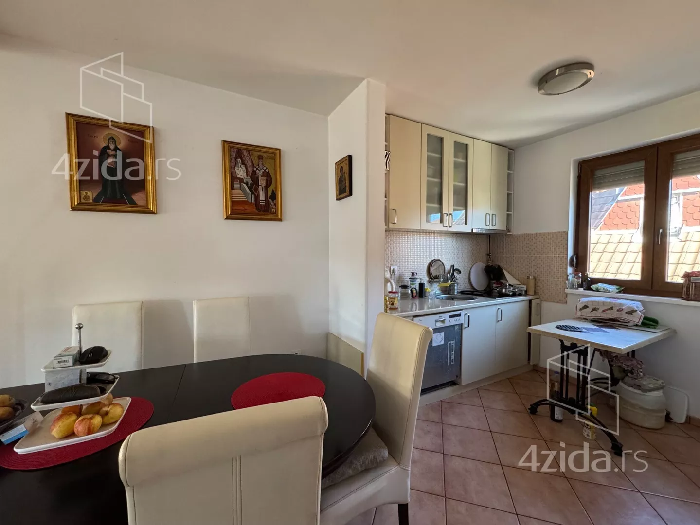 Petoiposoban stan | 4zida