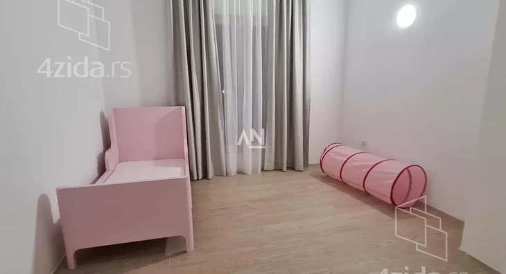 Šestosoban stan | 4zida