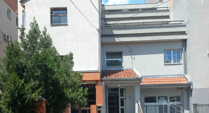 Poslovna zgrada | 4zida