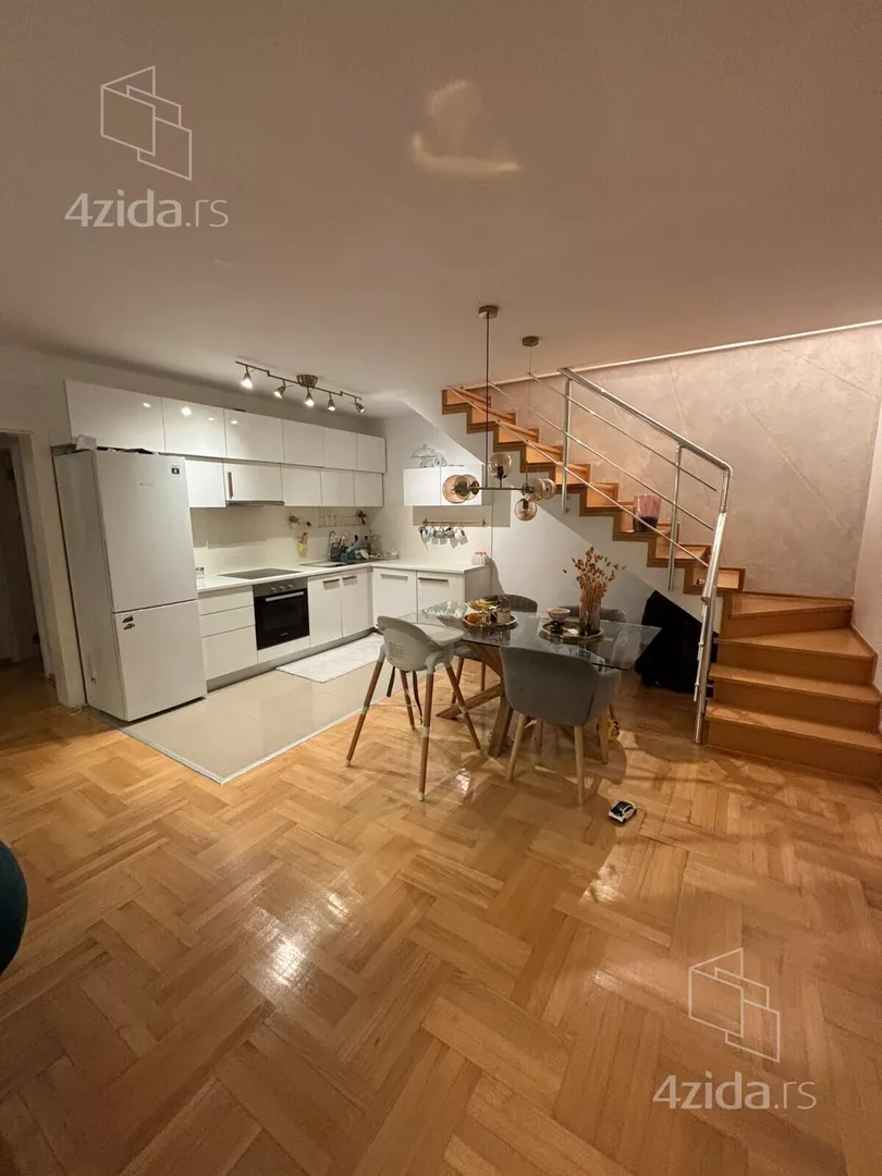 Četvoroiposoban stan | 4zida