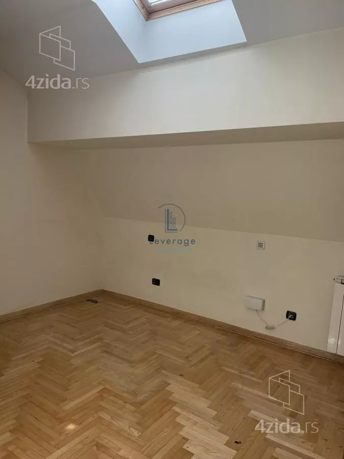 Šestosoban stan | 4zida