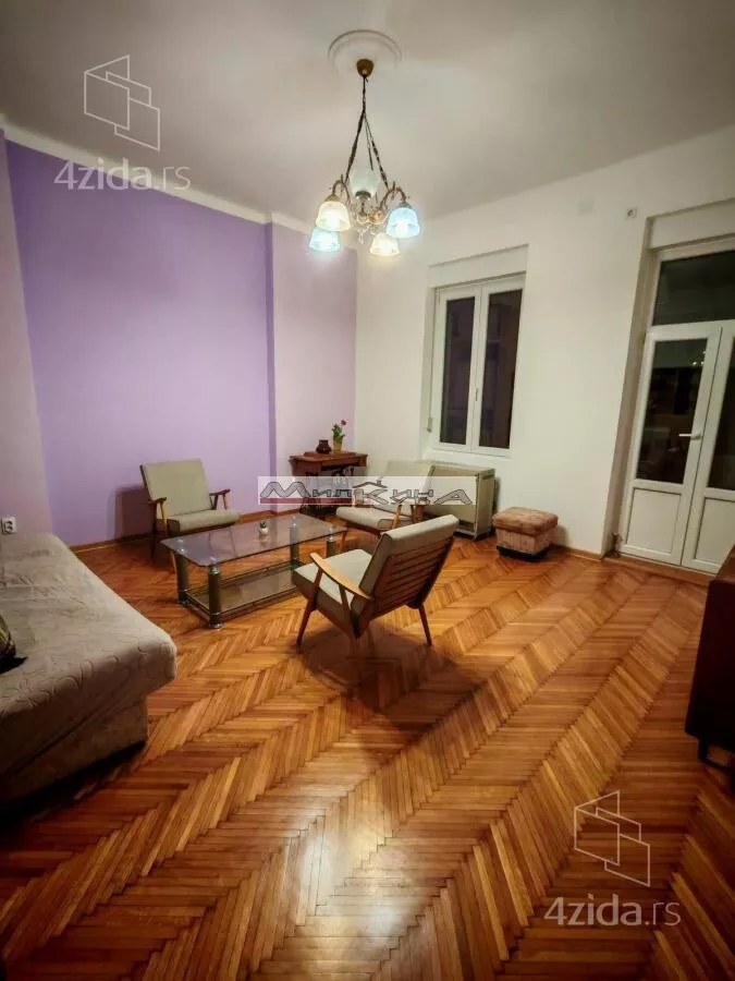 Četvoroiposoban stan | 4zida