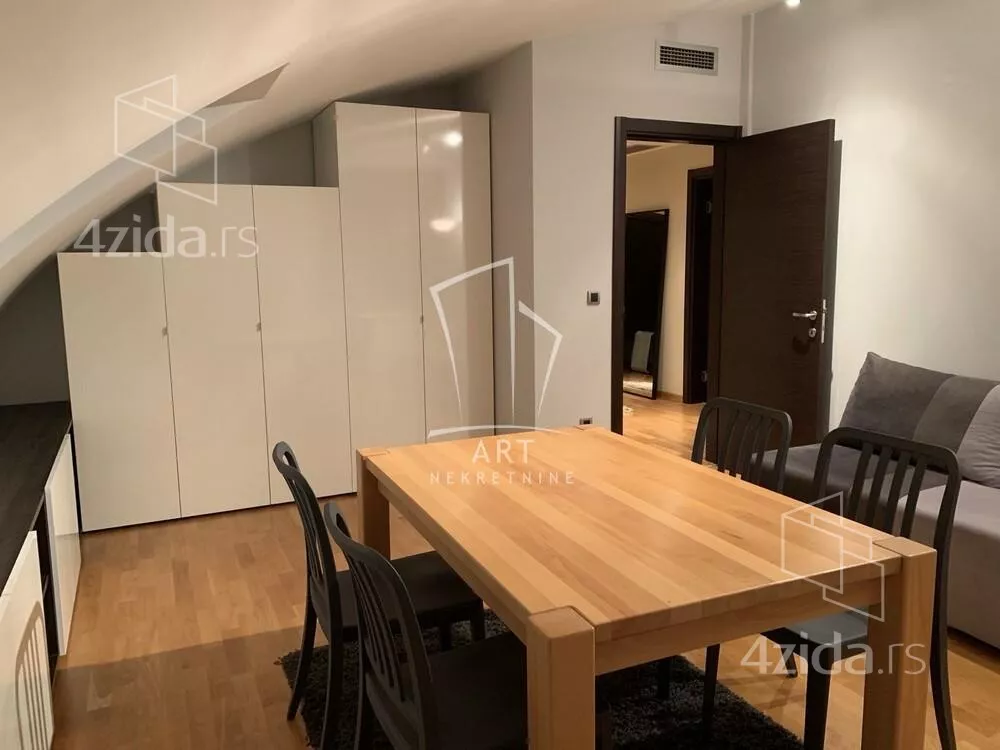 Petosoban stan | 4zida