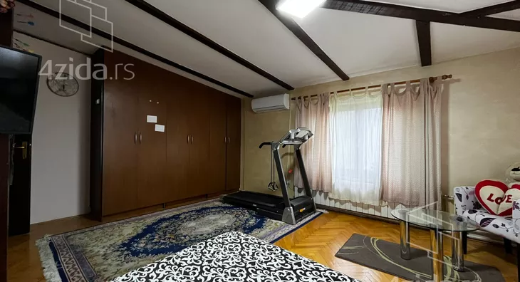 Šestosoban stan | 4zida