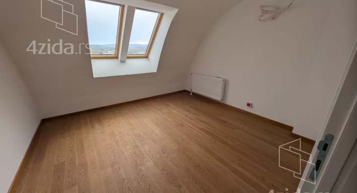 Šestosoban stan | 4zida