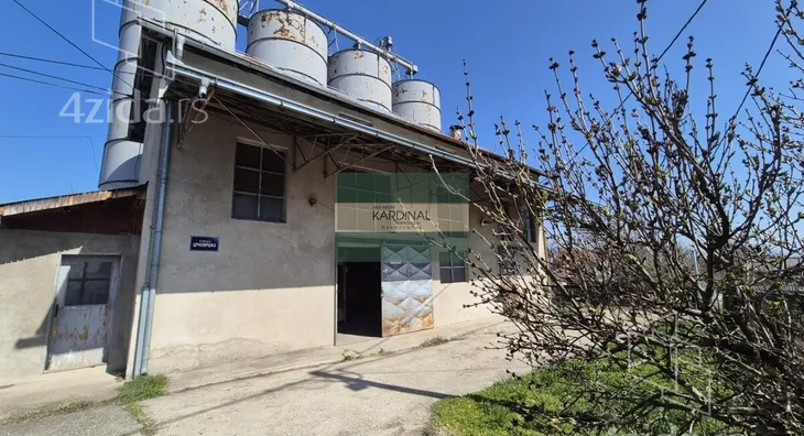 Poslovna zgrada | 4zida