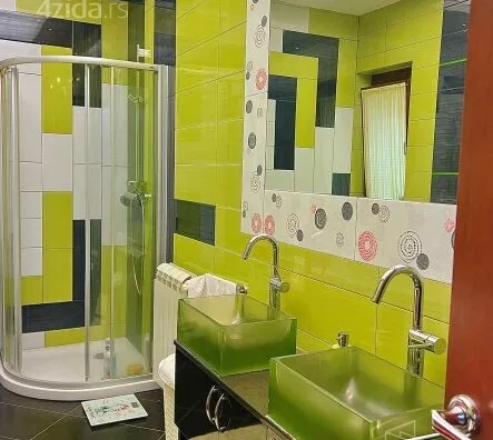 Šestosoban stan | 4zida