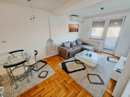 Crveni Pevac | 4zida.rs