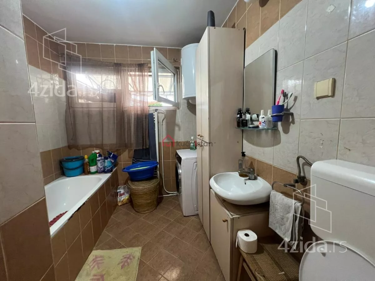 Petosoban stan | 4zida