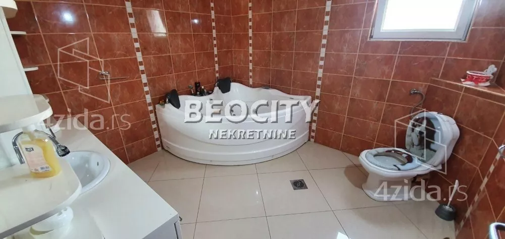 Četvoroiposoban stan | 4zida