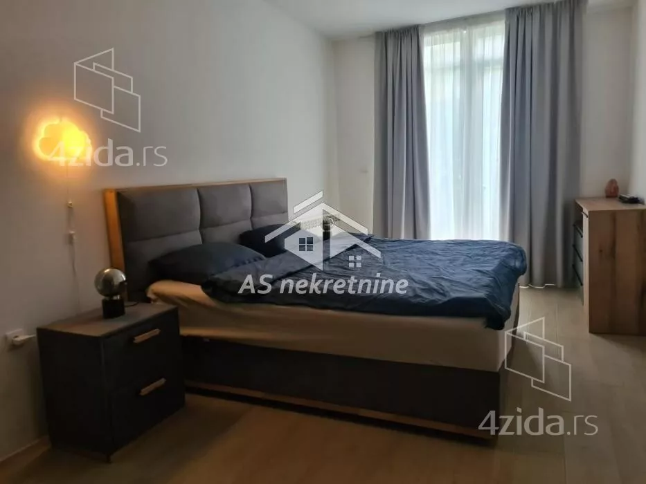 Šestosoban stan | 4zida